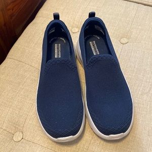 Like New Sketchers Go Walk Navy Size 8.5